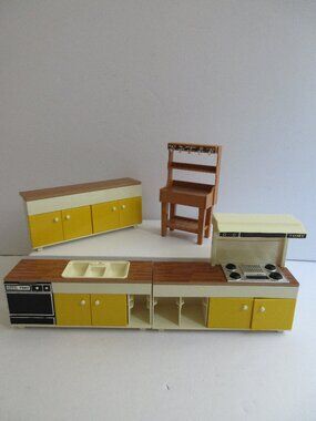 TOMY Smaller Homes Dollhouse Kitchen Sink Island Countertop Stove Work Rack Vtg